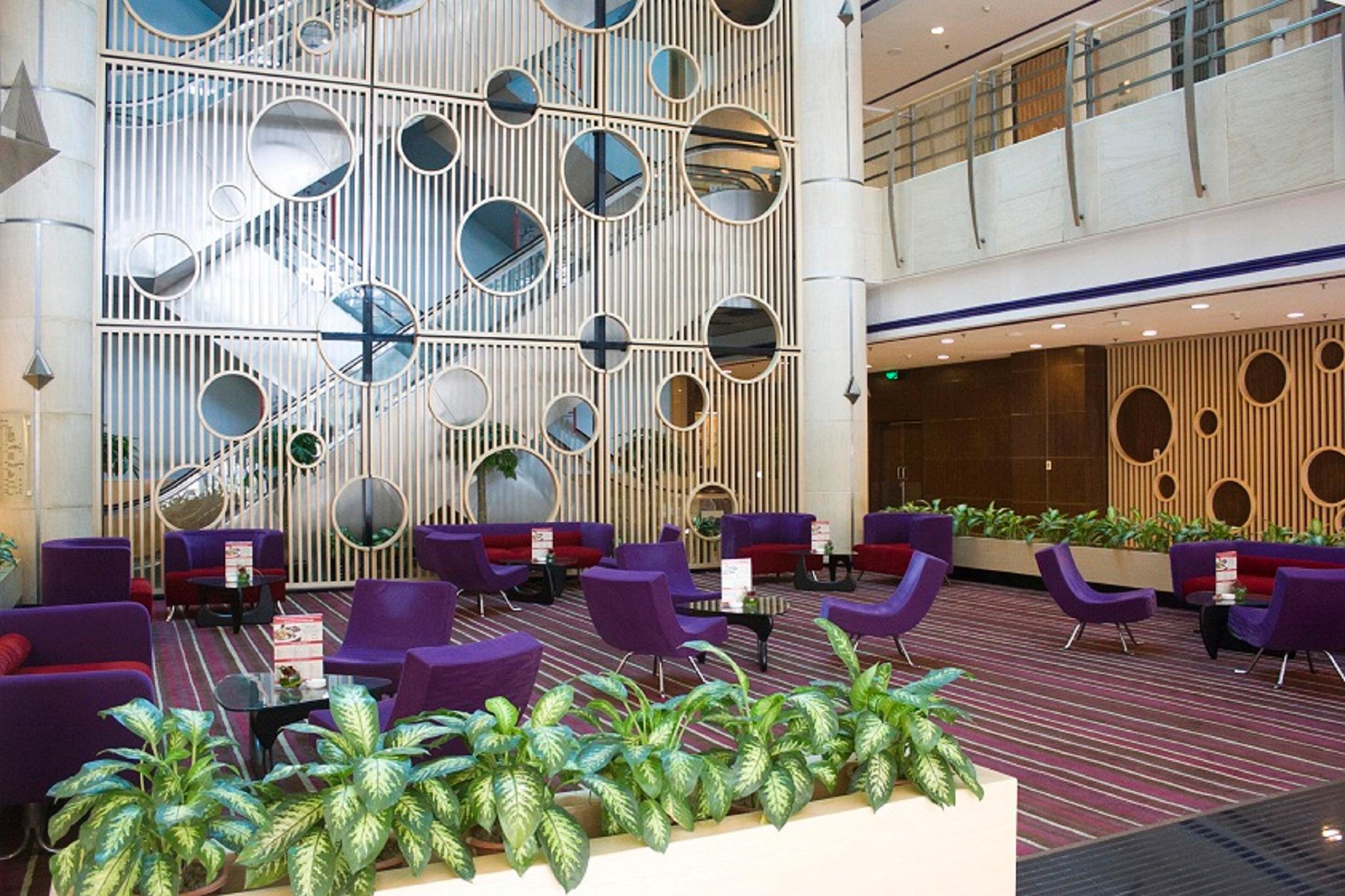 Novotel Atlantis - Price And Value Breakfast In The Clouds With River View In The Revolving Restaurant &24h Free Self-laundry Шанхай