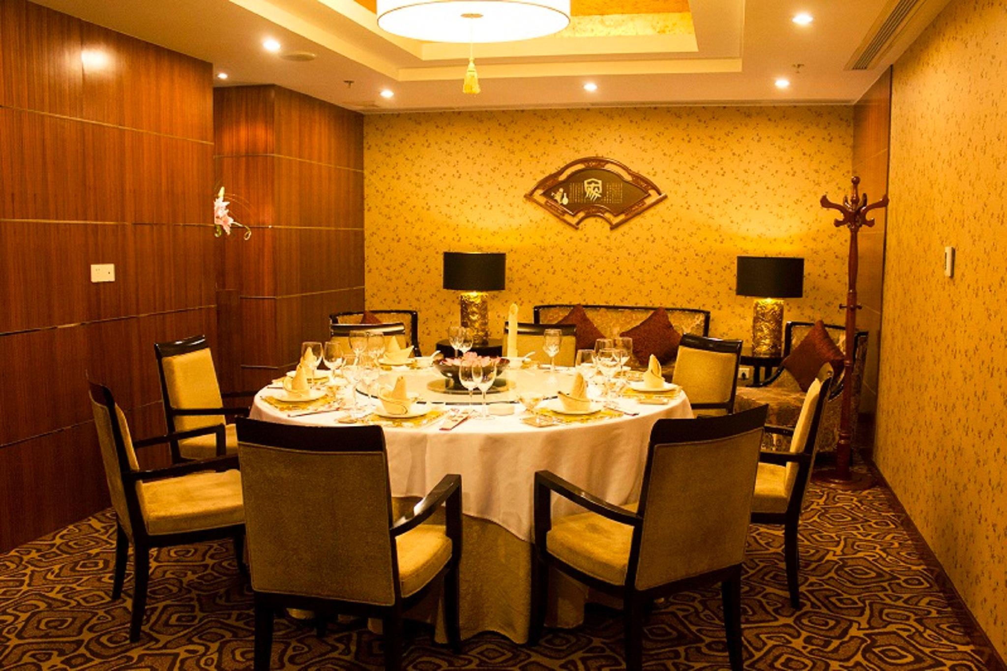 Novotel Atlantis - Price And Value Breakfast In The Clouds With River View In The Revolving Restaurant &24h Free Self-laundry 4*