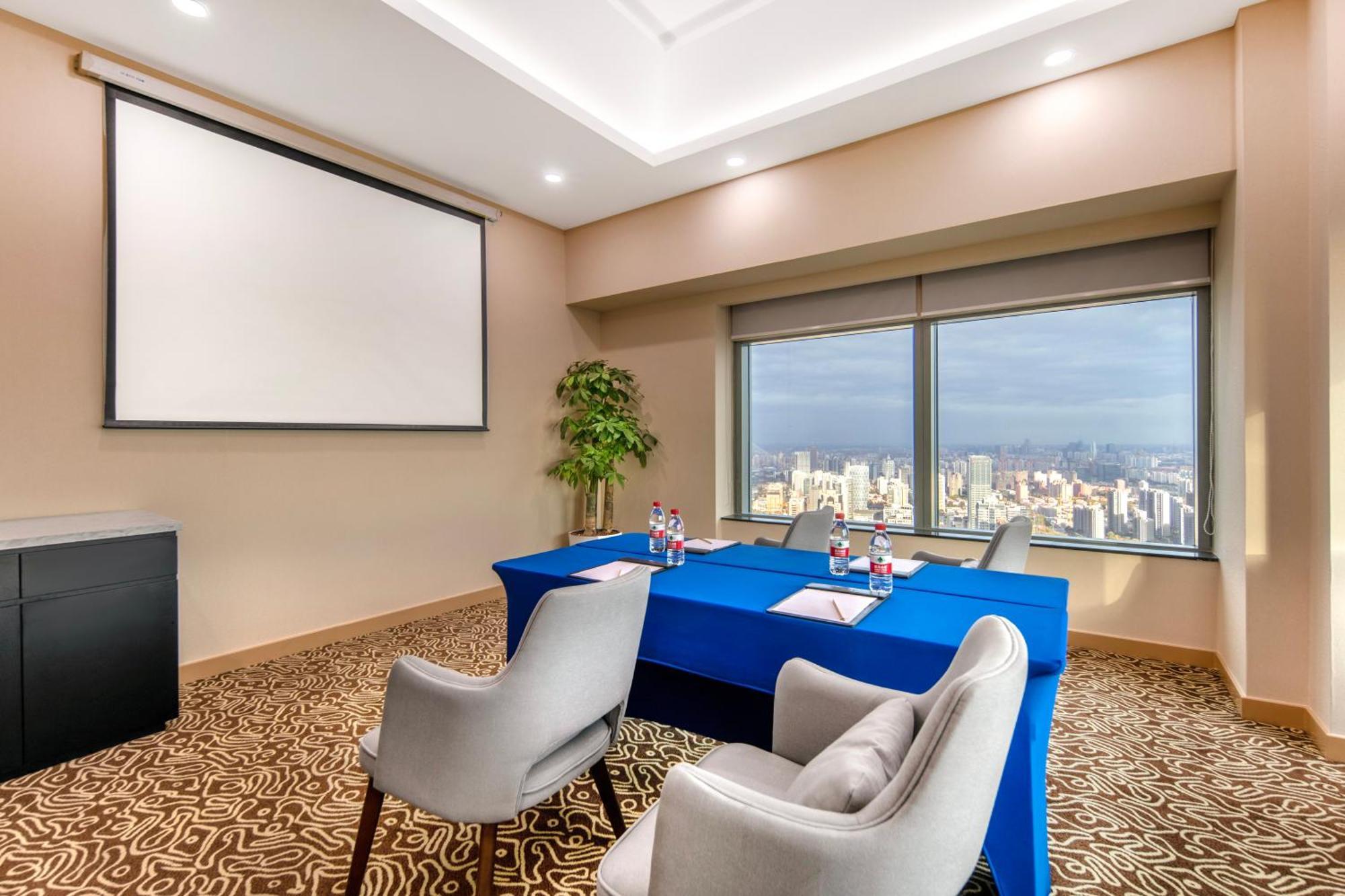 Novotel Atlantis - Price And Value Breakfast In The Clouds With River View In The Revolving Restaurant &24h Free Self-laundry Отель
