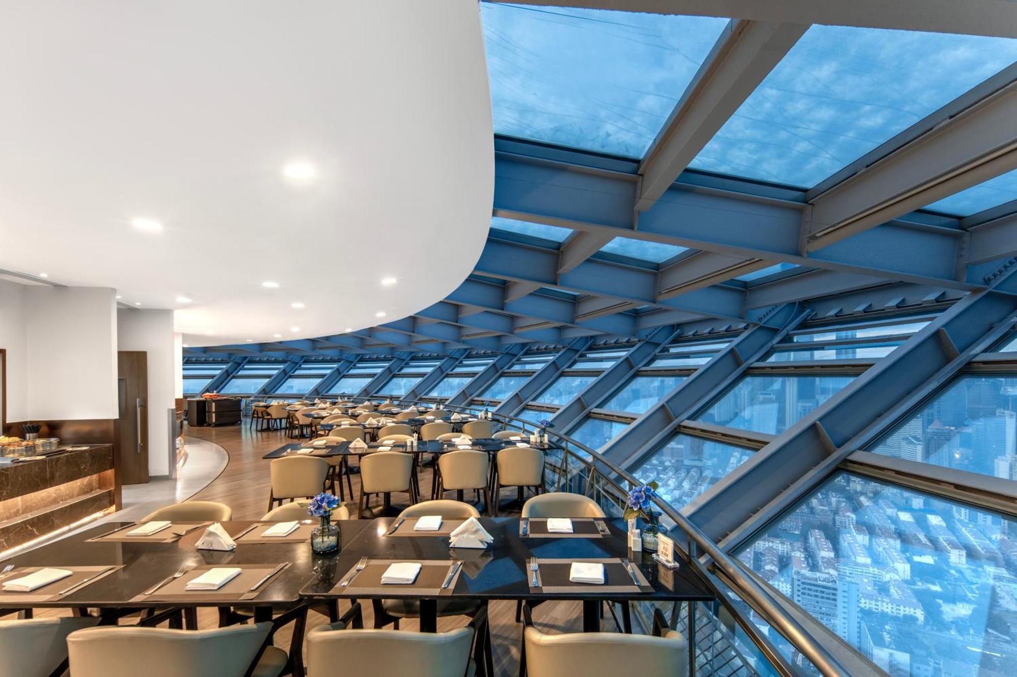 Novotel Atlantis - Price And Value Breakfast In The Clouds With River View In The Revolving Restaurant &24h Free Self-laundry