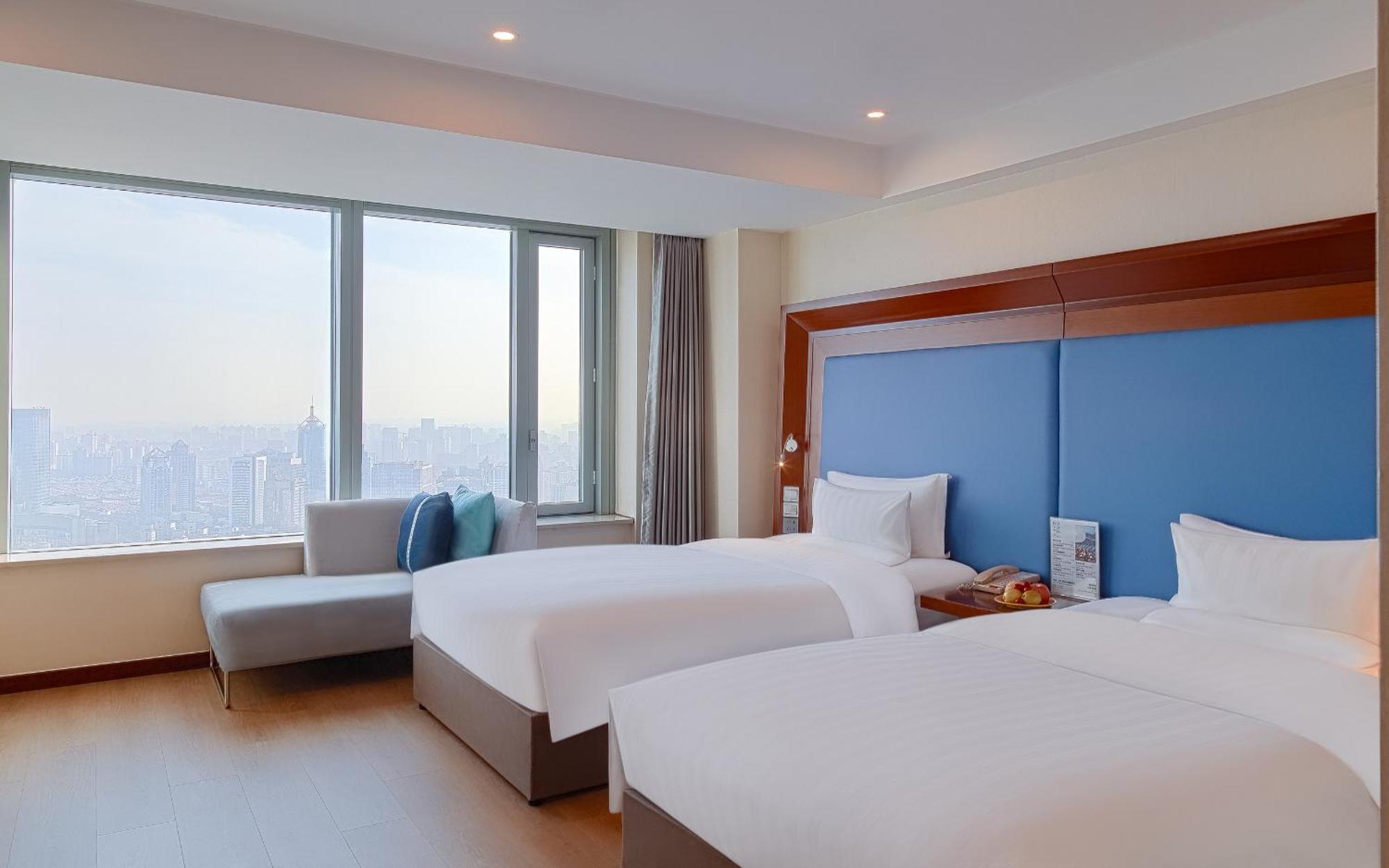 Novotel Atlantis - Price And Value Breakfast In The Clouds With River View In The Revolving Restaurant &24h Free Self-laundry Отель Шанхай