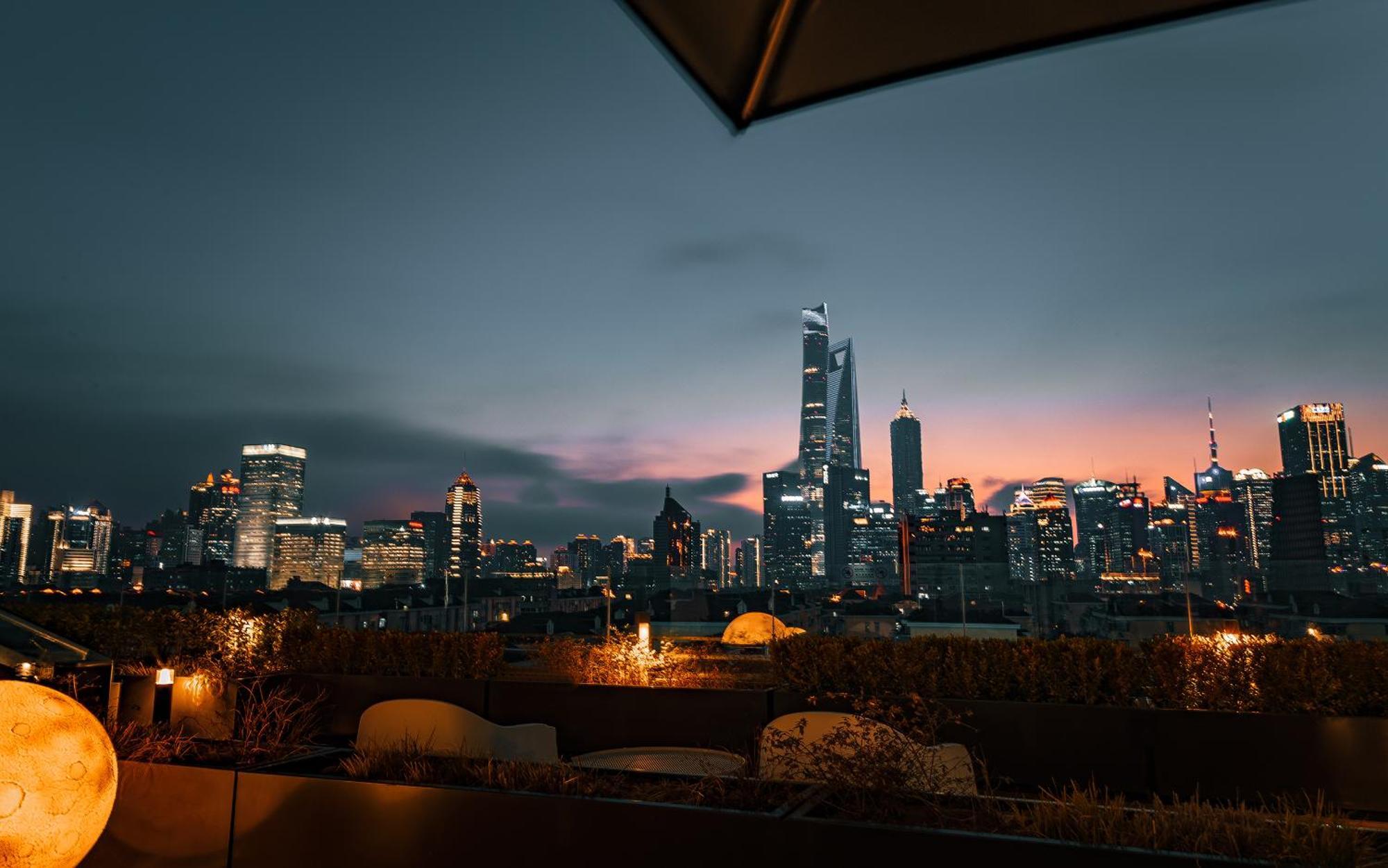 Отель Novotel Atlantis - Price And Value Breakfast In The Clouds With River View In The Revolving Restaurant &24h Free Self-laundry Шанхай