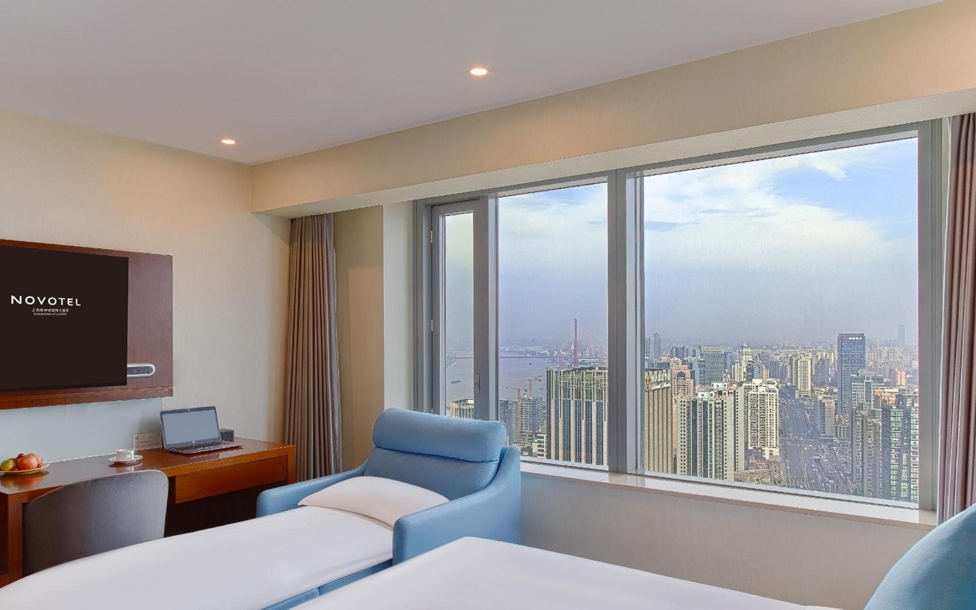 Novotel Atlantis - Price And Value Breakfast In The Clouds With River View In The Revolving Restaurant &24h Free Self-laundry Отель Шанхай