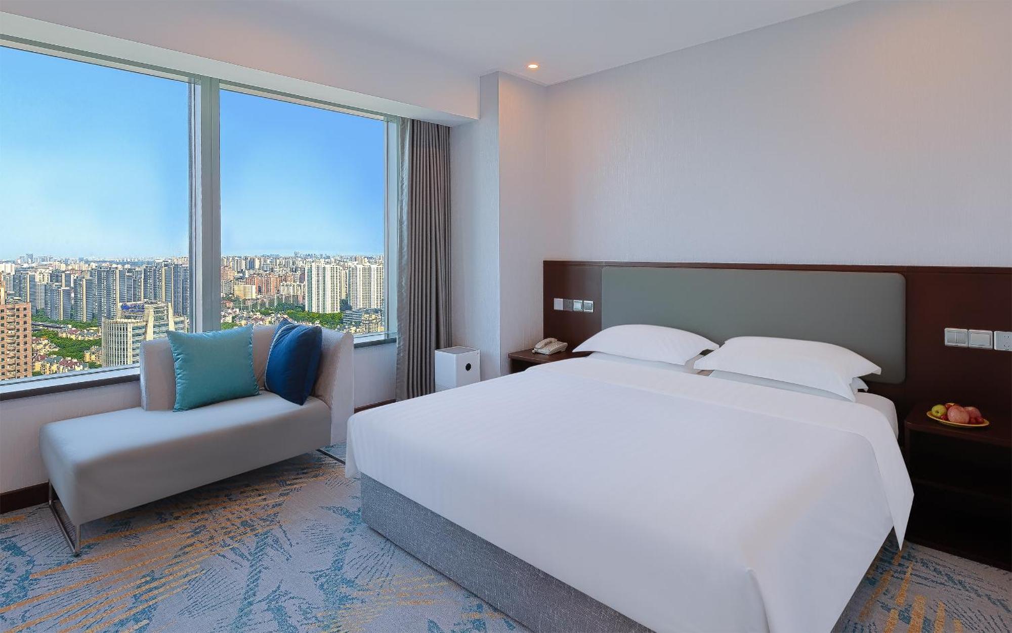 Novotel Atlantis - Price And Value Breakfast In The Clouds With River View In The Revolving Restaurant &24h Free Self-laundry